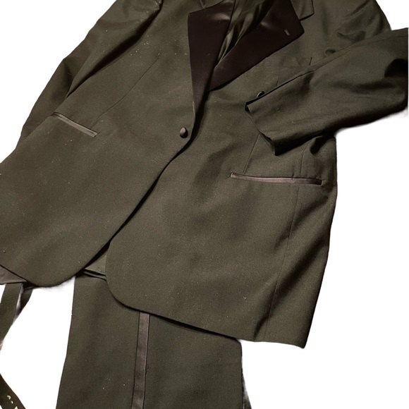 Barry Manufacturing Tuxedo Suit - Picture 3 of 9